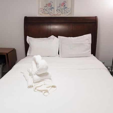 Tidy Private Rooms With Full Kitchen โตรอนโต ภายนอก รูปภาพ