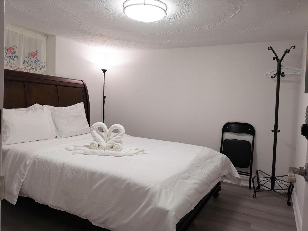 Tidy Private Rooms With Full Kitchen โตรอนโต ภายนอก รูปภาพ