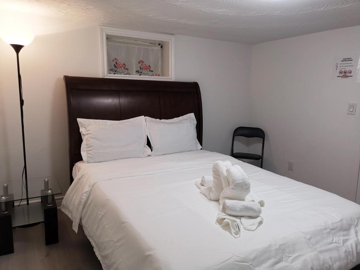 Tidy Private Rooms With Full Kitchen โตรอนโต ภายนอก รูปภาพ